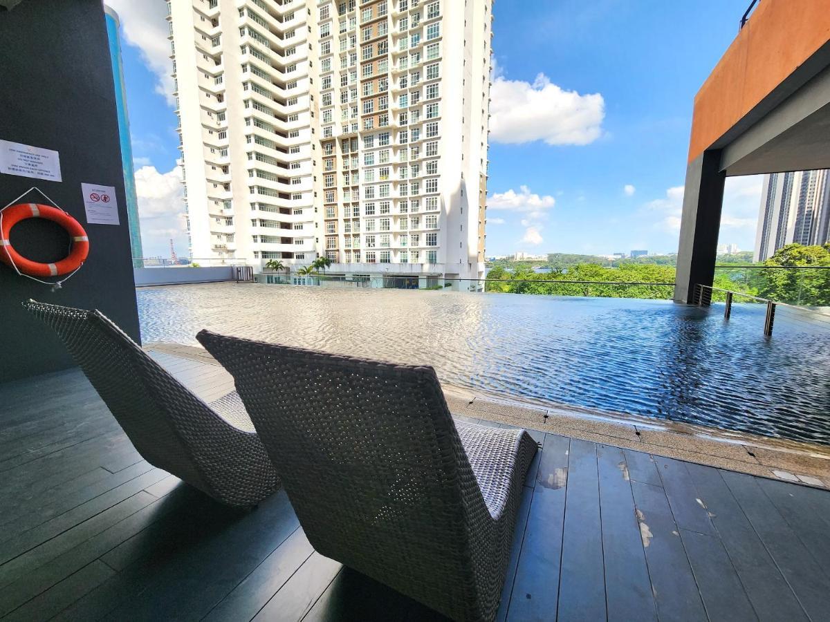 Loft Seaview 2br Jb Ciq 8pax * Johor Bahru
